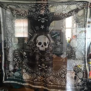 Black skulls scarf